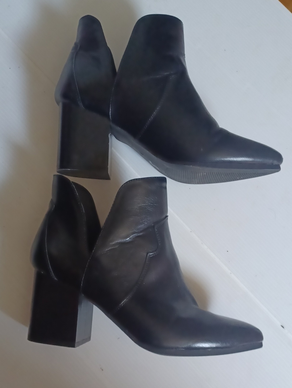 Lane Bryant Black Pointed-Toe Ankle Booties. NWOT. Size 9